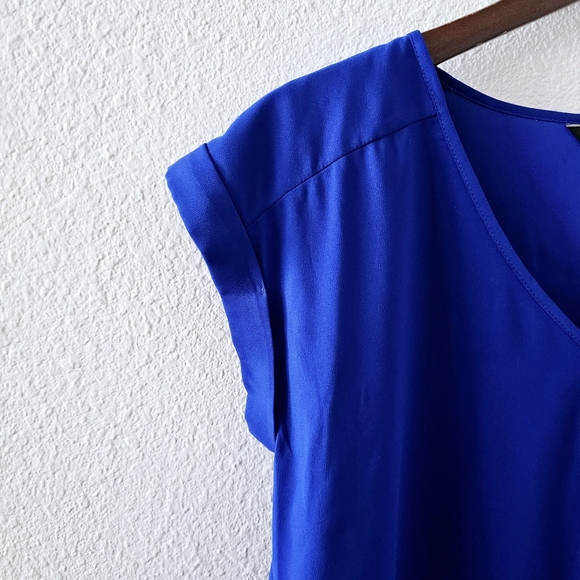 Express cobalt blue top size S petite V neckline cap sleeve - Picture 3 of 6